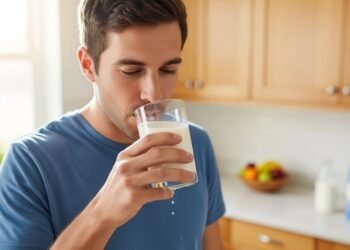 Especialistas mostram por que o leite segue essencial na vida adulta e revelam impacto direto na saúde óssea, muscular e metabólica