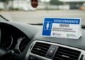 Idosos não precisarão mais renovar credencial de estacionamento a partir de 2026 e poderão emitir documento vitalício pelo celular