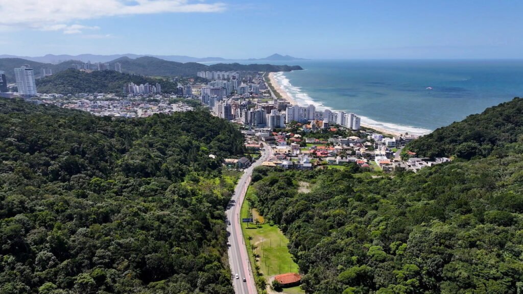 A cidade brasileira onde praia e qualidade de vida finalmente funcionam juntos