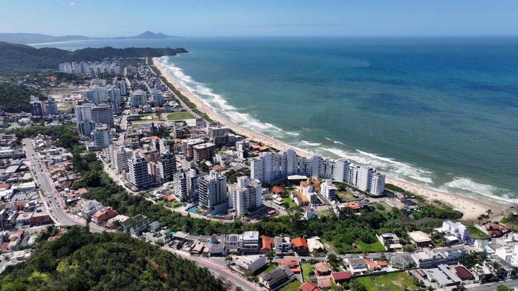 A cidade brasileira onde praia e qualidade de vida finalmente funcionam juntos