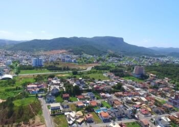 Essa cidade ao lado de Florianópolis virou alternativa para viver tranquilo e mantendo a qualidade de vida
