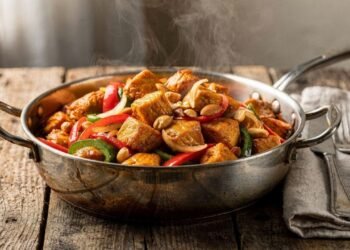 Quer frango xadrez com textura de restaurante? Essa técnica pouco conhecida evita carne seca e garante o molho perfeito em minutos