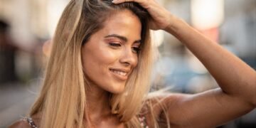 Você não precisa de progressiva para ter cabelo com brilho espelhado se seguir essa receita que viralizou