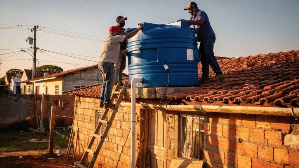 Projeto no Senado quer distribuir caixas d’água para famílias sem reservatório e enfrenta a falta de abastecimento nas áreas mais pobres