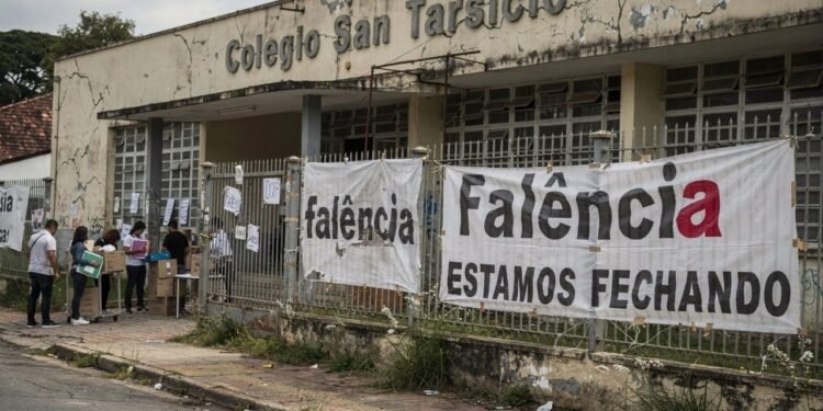 O colégio que formou gerações da elite fechou as portas após 64 anos e o motivo vai além da queda no número de matrículas