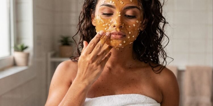 Pele seca, opaca e com linhas? Essa máscara caseira hidrata profundamente e devolve elasticidade com apenas dois ingredientes