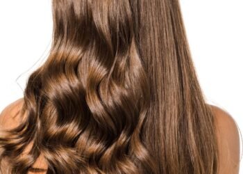 Medo de formol? O alisamento natural que alinha os fios sem agredir a saúde