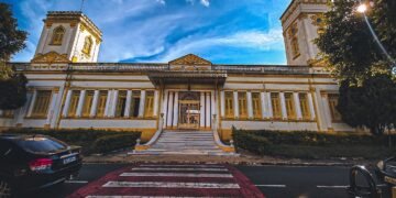 A cidade mineira que concentra o maior spa termal do Brasil e um mineral estratégico do mundo