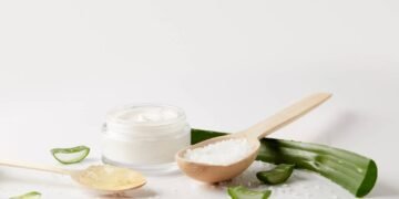 Como fazer um óleo de babosa caseiro para pele e cabelos