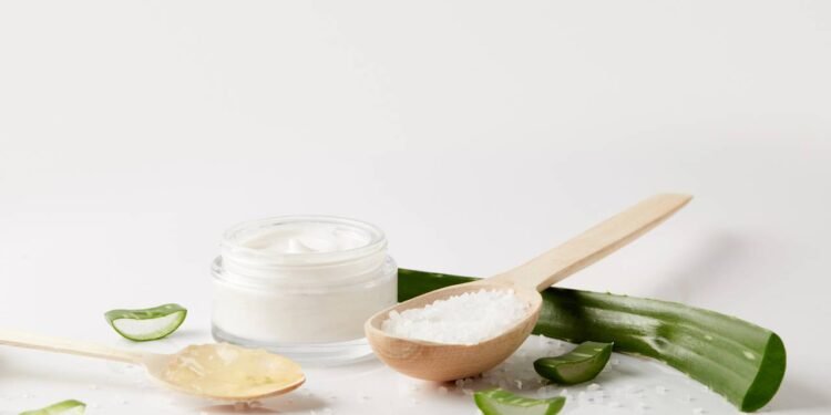 Óleo de aloe vera no cuidado diário - Créditos: depositphotos.com / AntonMatyukha