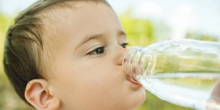 Altas temperaturas exigem hidratação, proteção solar e ajustes na rotina diária