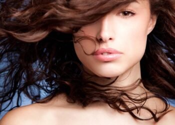 Cabelo opaco e sem vida? Veja os vilões que roubam o brilho dos seus fios