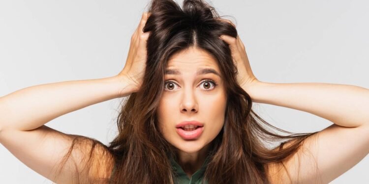 No calor, o cabelo perde água com muito mais facilidade - Créditos: depositphotos.com / Ischukigor