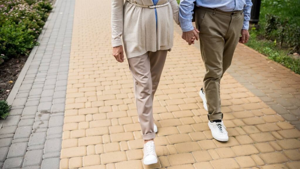 Os benefícios e efeitos de caminhar todos os dias para sua saúde