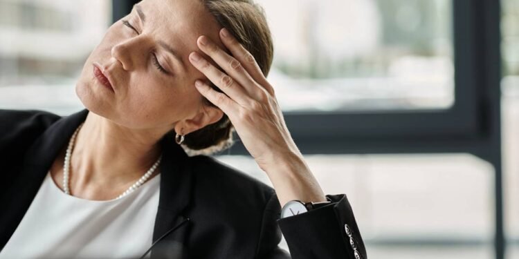 O tipo de cansaço que descanso nenhum resolve, entenda a exaustão emocional