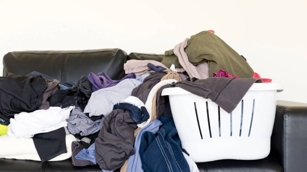 Adeus bagunça: o cronograma de limpeza semanal que está viralizando em 2026