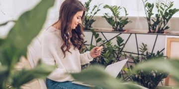 Casa cheia de vida: veja quais plantas resistem à sombra e falta de água