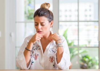 O método mais eficaz para soltar o catarro causado pelo ar seco