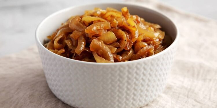 Cebolas caramelizadas: passo a passo fácil e prático