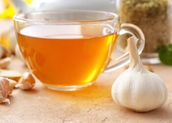 Chá de alho funciona para colesterol? Saiba como usar de forma consciente