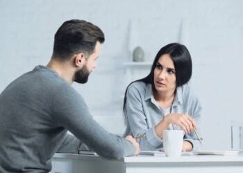 Discussão saudável ou abuso emocional? Veja os comportamentos tóxicos que passam despercebidos