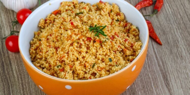 Ao observar a composição nutricional do cuscuz, nota-se que ele fornece energia de forma equilibrada - Créditos: depositphotos.com / AndreySt