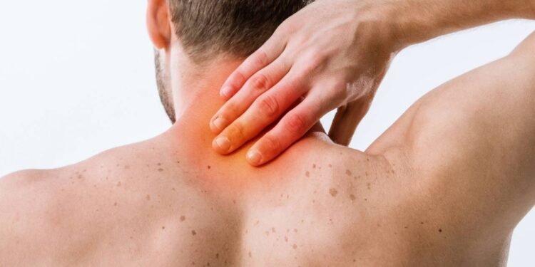 A melhor forma de aliviar dor cervical sem sair de casa