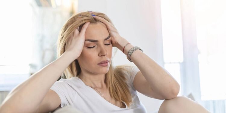 Ela costuma aparecer depois de longas exposições ao sol, em lugares abafados ou após esforço físico em horários mais quentes - Créditos: depositphotos.com / royalty