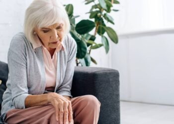 Seu joelho dói? Veja o que é e o que não é seguro tomar, segundo especialista