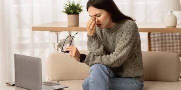 Seu olho está tremendo? Veja o que pode ser e quando se preocupar