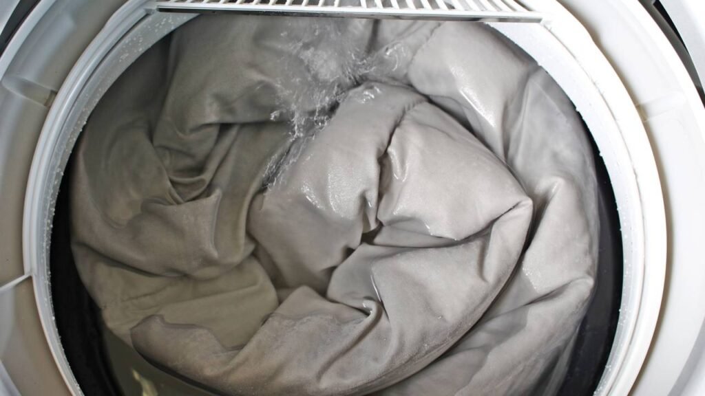 O jeito mais seguro de lavar edredom em casa