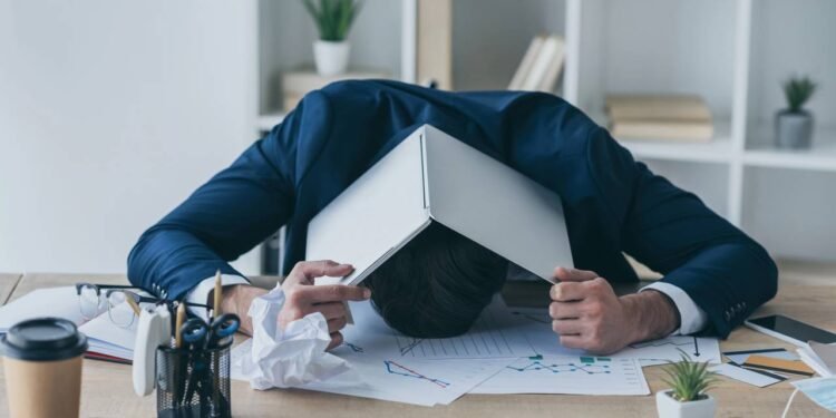 Muitos estudos mostram que o corpo responde rapidamente a pequenas pausas de descanso e movimento - Créditos: depositphotos.com / DenisDenisenko