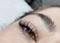 Sobrancelhas naturais: passo a passo para criar o efeito fluffy brows em casa