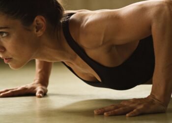 Parece simples, mas faz maravilhas! Fortalece o corpo e alivia as dores nas costas rapidamente