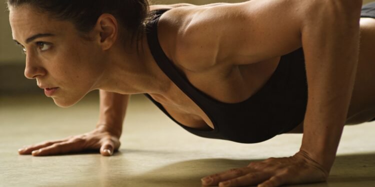 Parece simples, mas faz maravilhas! Fortalece o corpo e alivia as dores nas costas rapidamente