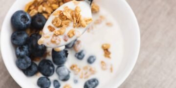 Aprenda a incluir granola no dia a dia sem pesar nas calorias