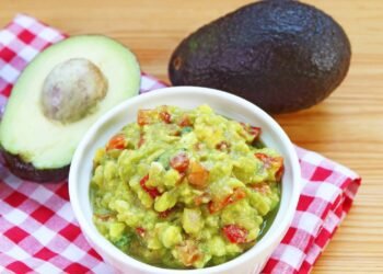 Guacamole rústico fica pronto em minutos