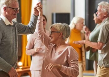 Adeus bengala: o ritmo que devolve a autonomia aos 70 anos e fortalece as pernas fracas