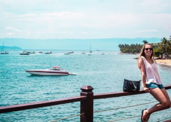 A ilha brasileira reconhecida pela UNESCO que esconde cachoeiras e praias encantadoras