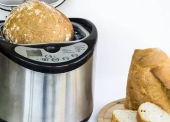 Máquina de pão vale a pena? O eletrodoméstico que promete pão fresco todo dia