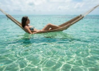 A cidade do litoral do Nordeste onde o mar vira piscina morna e cristalina sobre recifes gigantes