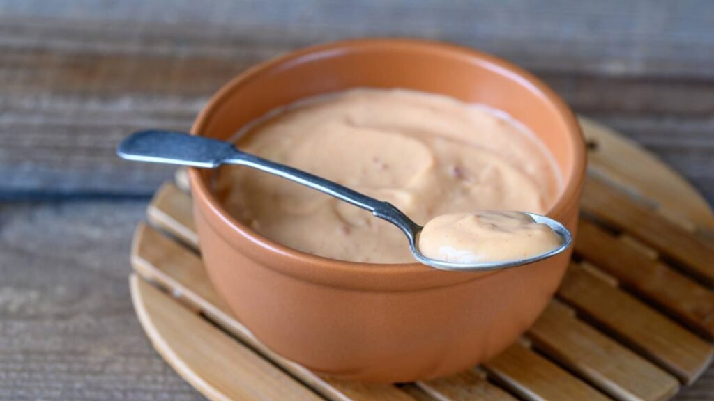 Salsa Big Mac caseira fica pronta em minutos e surpreende no sabor