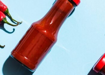 Aprenda a fazer seu próprio molho de pimenta caseiro em minutos!