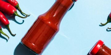 Aprenda a fazer seu próprio molho de pimenta caseiro em minutos!
