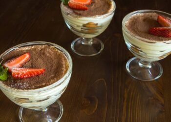 Mousse de chocolate de liquidificador pronto em minutos