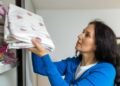 Como dobrar e organizar roupa de cama e banho e ampliar o espaço no seu armário