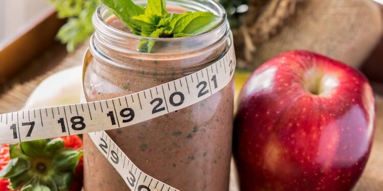 A alimentação pós-treino é simplesmente o que você come e bebe após se exercitar, seja musculação - Créditos: depositphotos.com / Chinook203