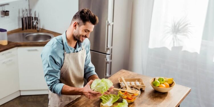O repolho é um daqueles alimentos simples que entregam muito mais do que parece. - Créditos: depositphotos.com / VitalikRadko