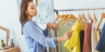 Dicas de moda para usar cores do verão 2026 com atitude, leveza e combinações ousadas