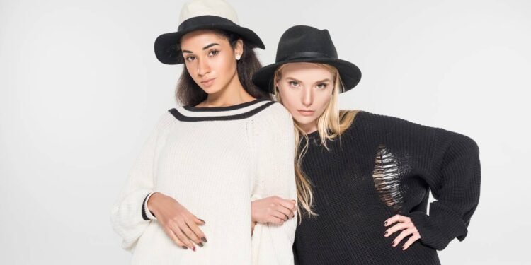 Por muito tempo, o preto dominou desfiles, vitrines e o street style, sendo quase um “uniforme fashion”. - Créditos: depositphotos.com / IgorVetushko